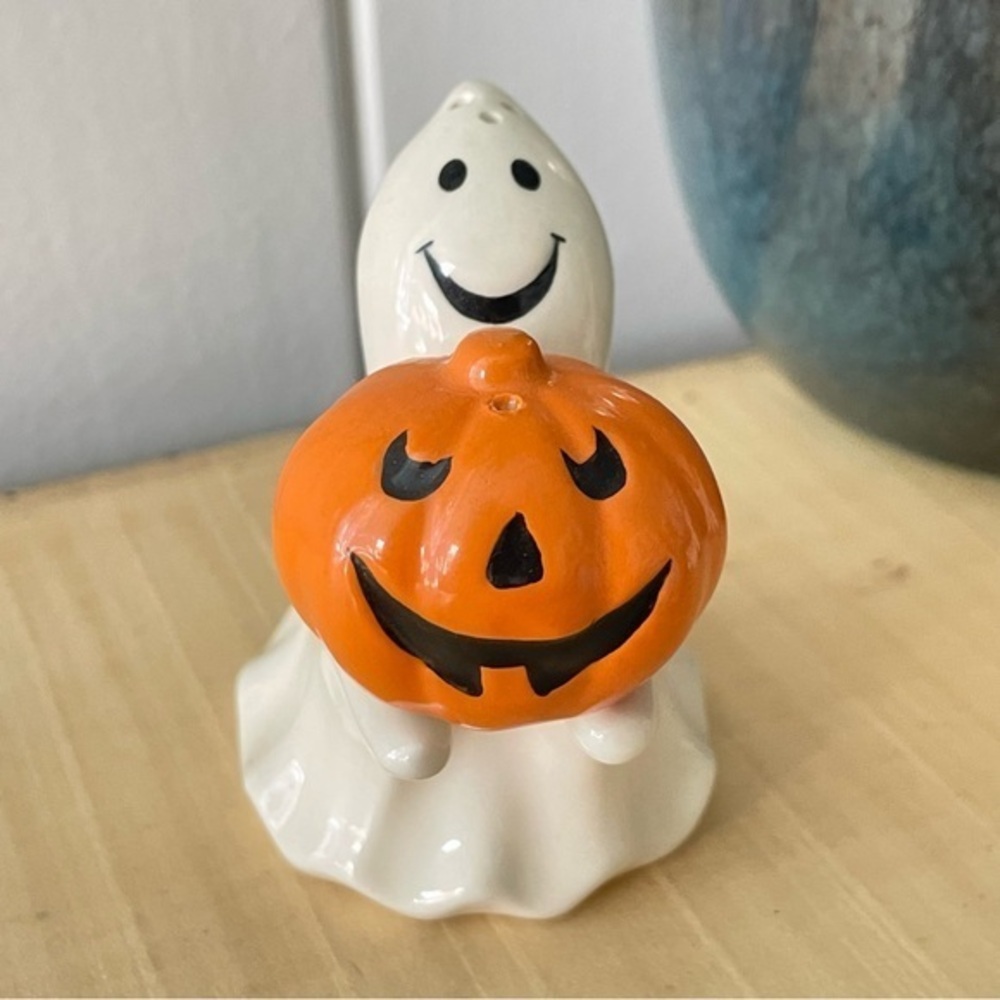 $15 SALE Electronic Pumpkin Ghost Salt Pepper Shakers Ceramic Stackable Spook